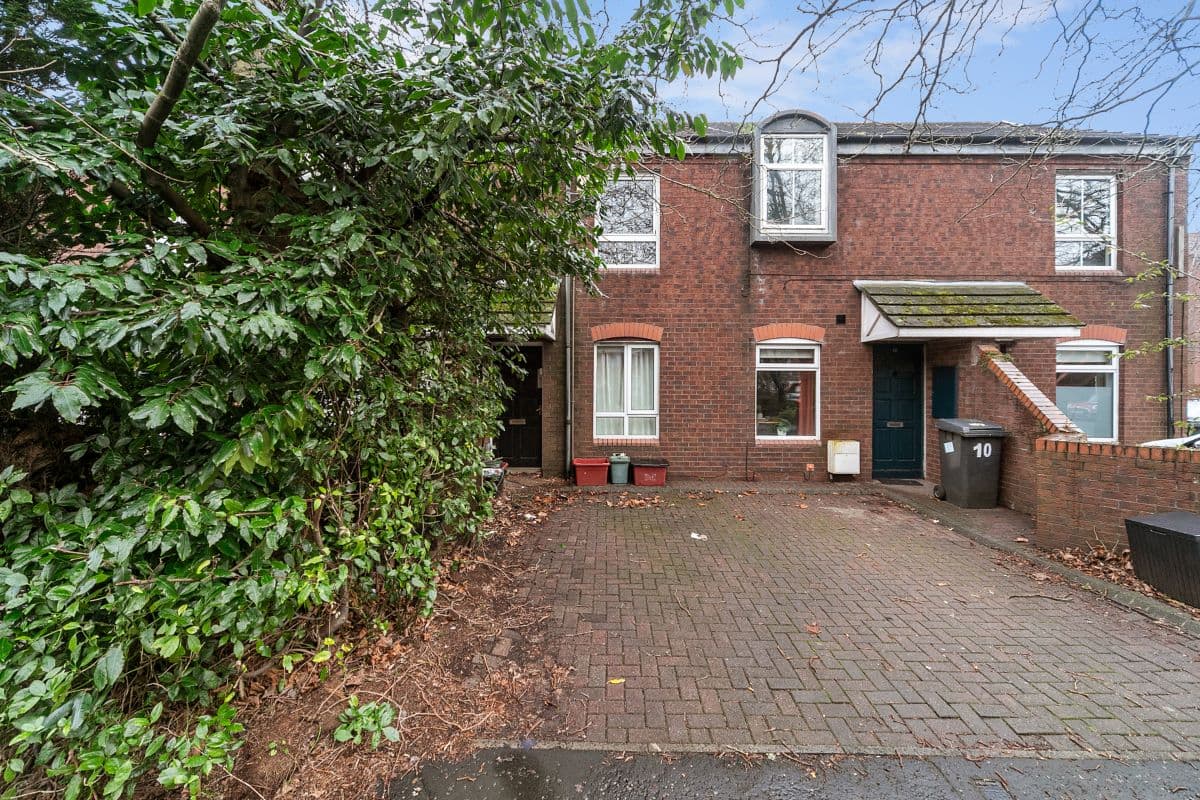 Lot 16 - First Floor Apartment in Salisbury Court