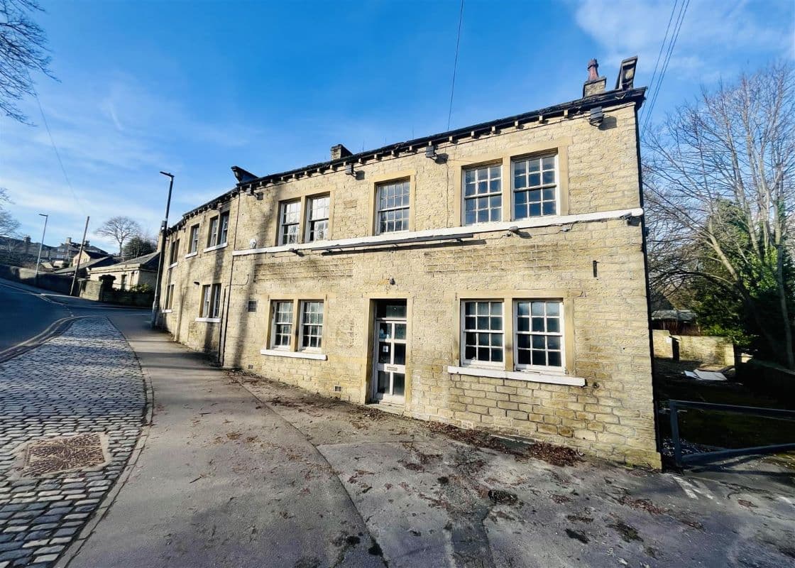 Well Located Eye Catching Former Public House and Restaurant