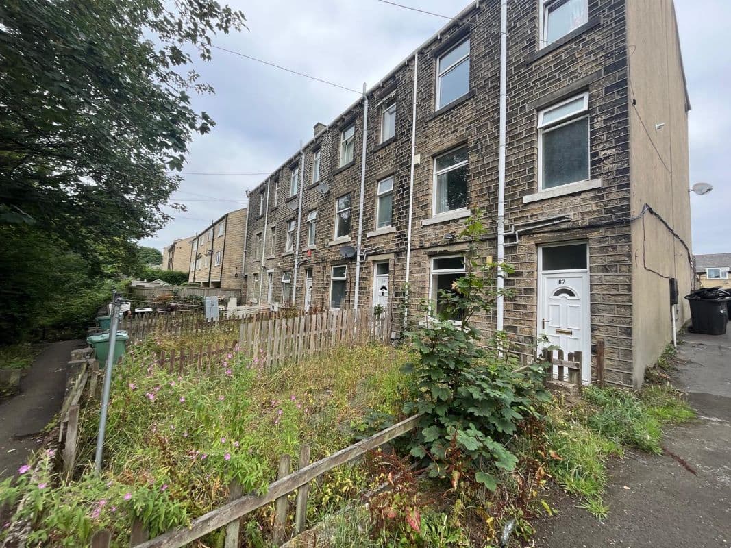 One Bedroom Under Dwelling with Pleasant Rear Aspect