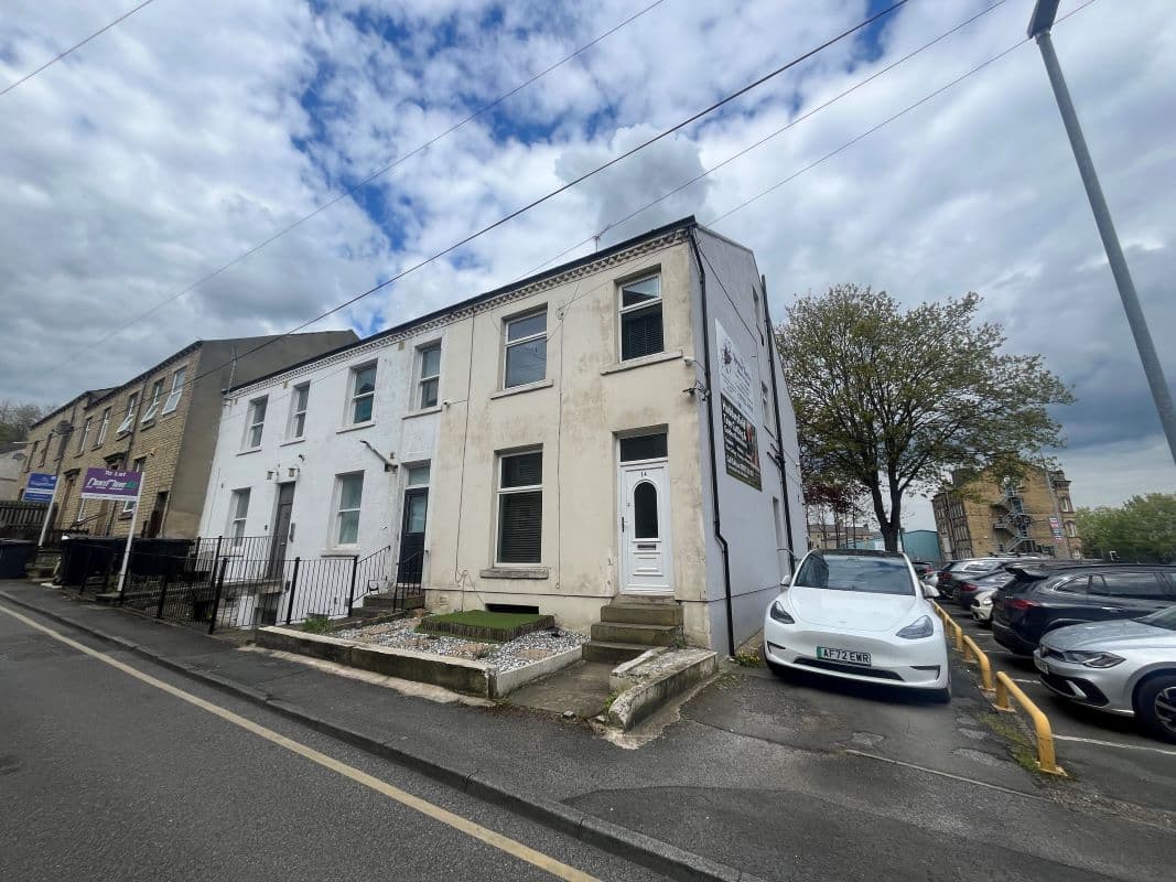 Large Period End of Terrace Property