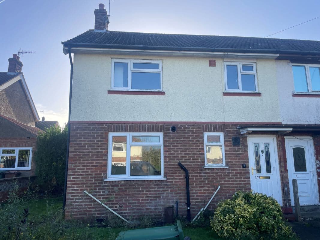 Unconditional Online Auction Sale for a Three Bedroom Semi-Detached House
