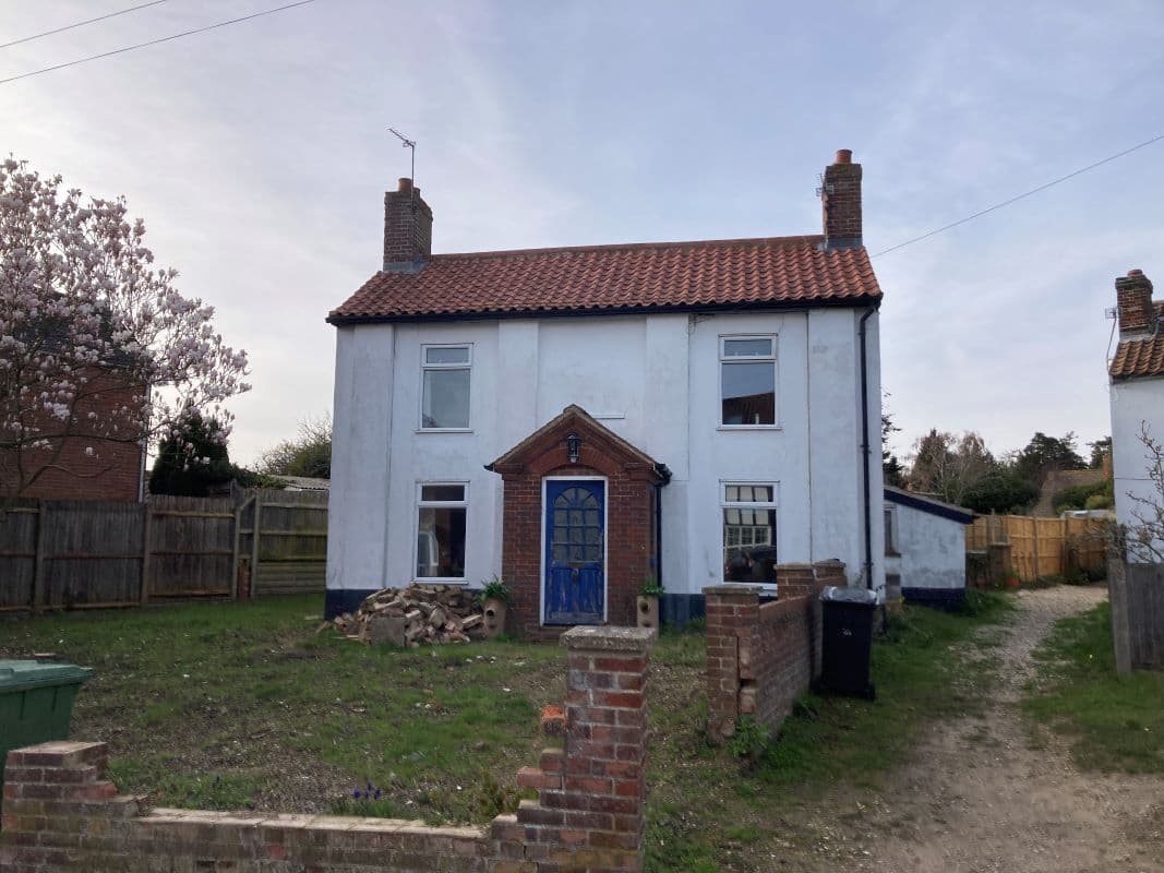 Older Style 4 Bedroom Detached House