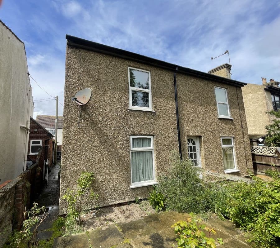 2/3 Bedroom Semi-Detached Property