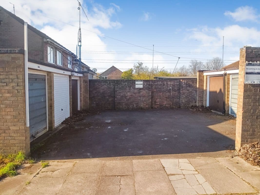 Garages G335 - G340 at Dexter Square