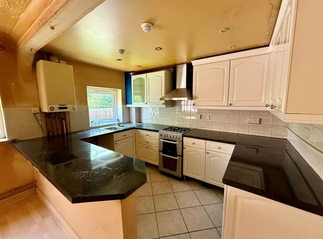 GROUND FLOOR APARTMENT FOR SALE BY AUCTION