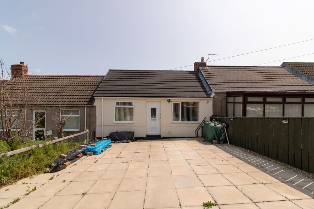 Vacant One Bed Bungalow