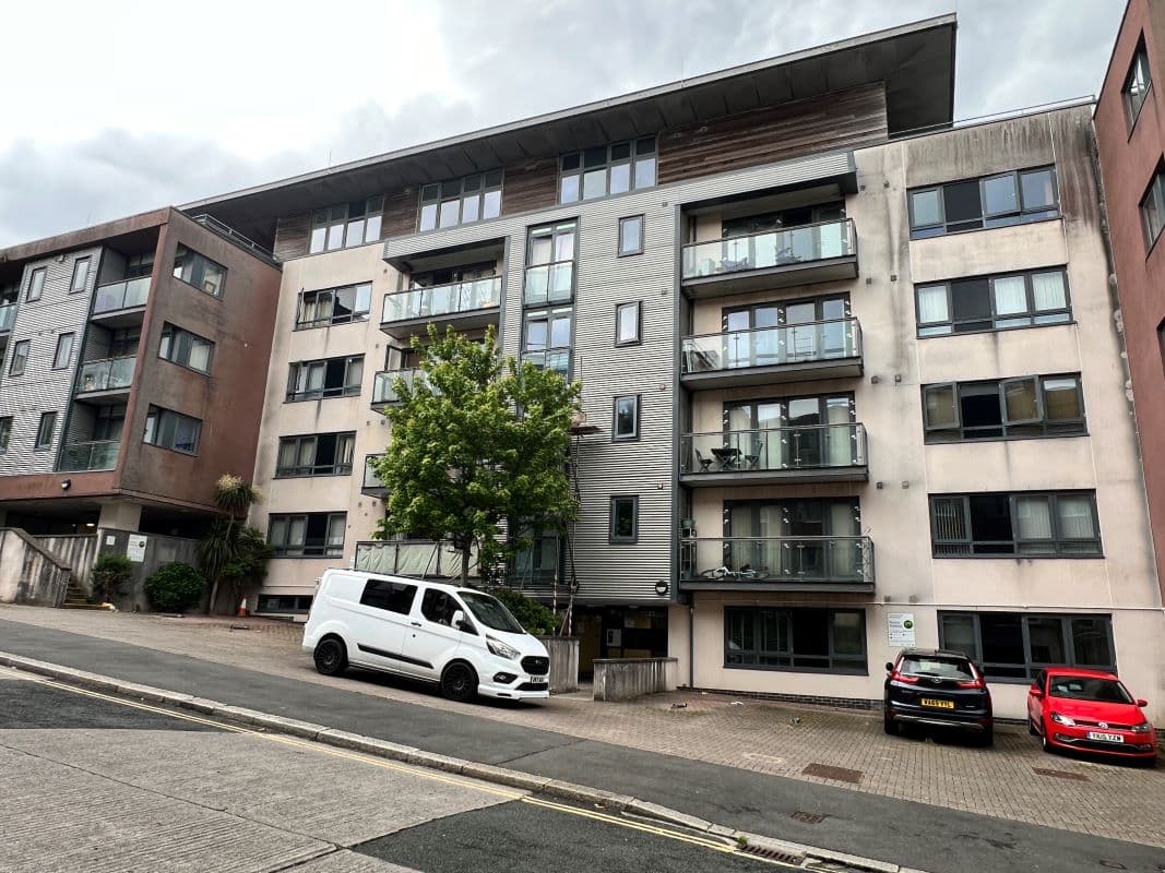 Vacant Studio Apartment in Central Plymouth