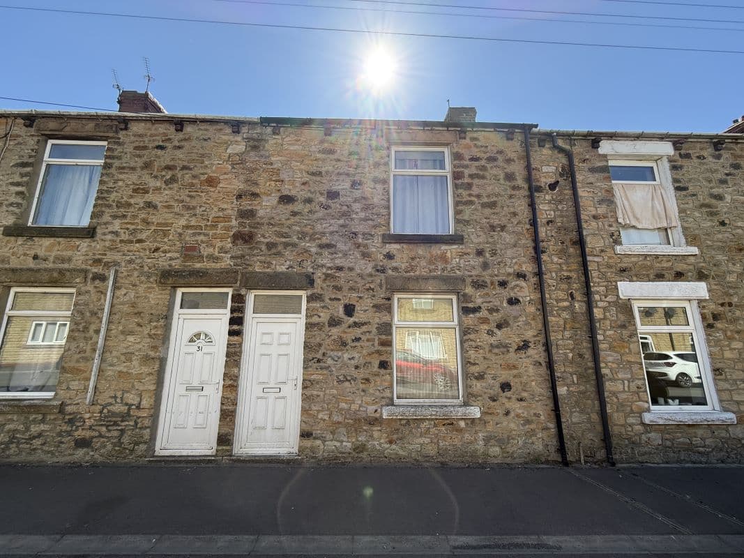 Terrace House in a Popular Residential Area