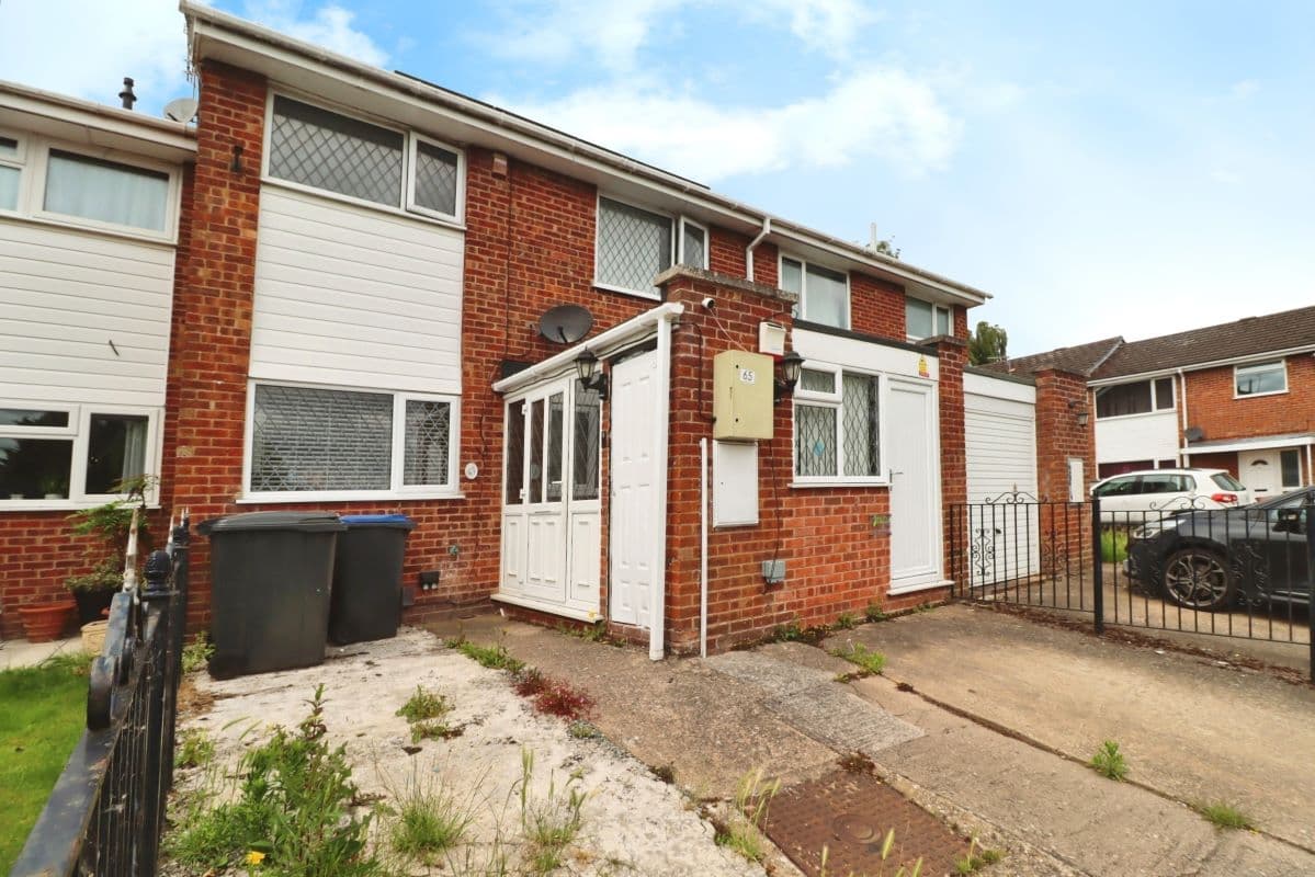 3/4 Bedroom Mid Terraced Property