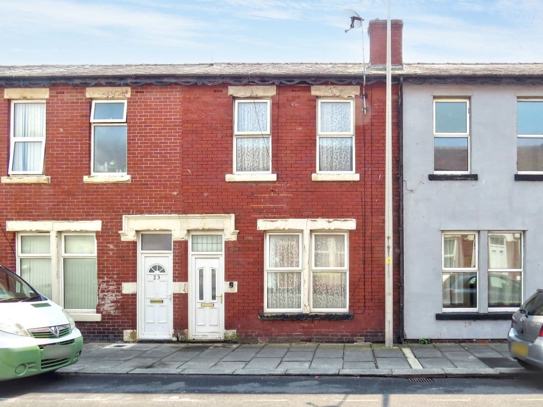 Mid Terrace House Offering Renovation Potential