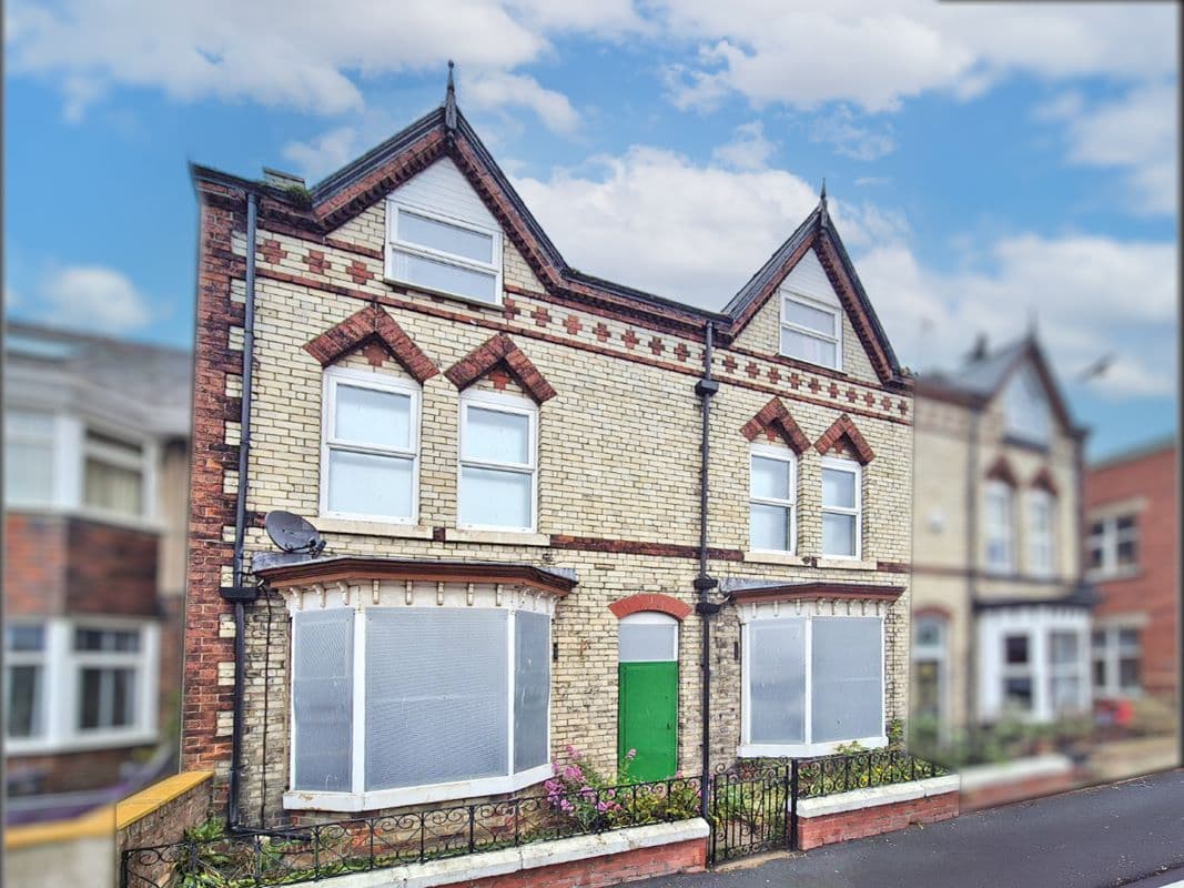 Spacious Five Bedroom House in Need of Refurbishment