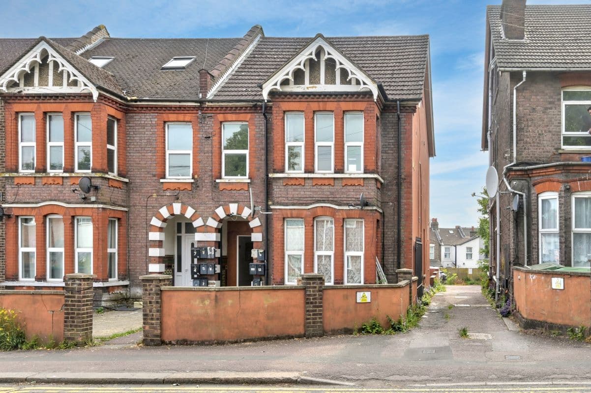 Flat 4 23-25 Biscot Road, Luton, Bedfordshire, LU3 1AH