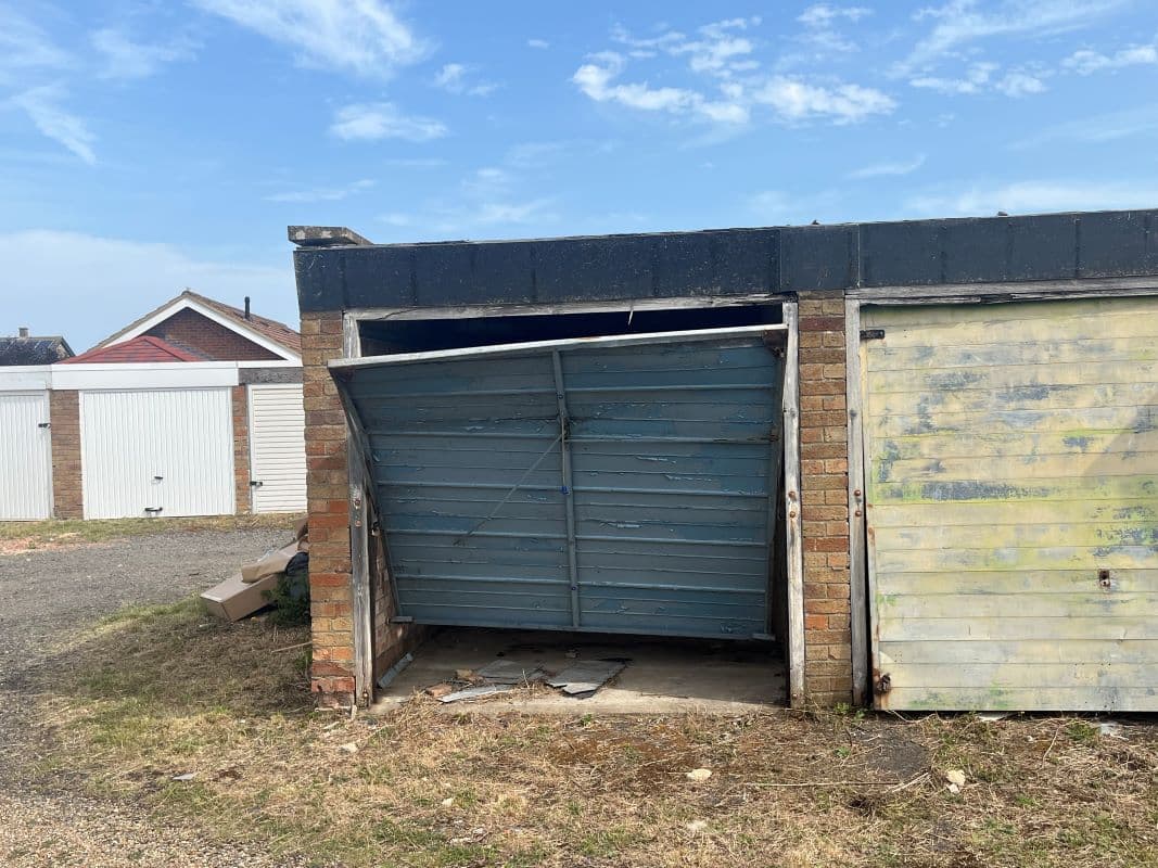 Garage at Ballinghall Close