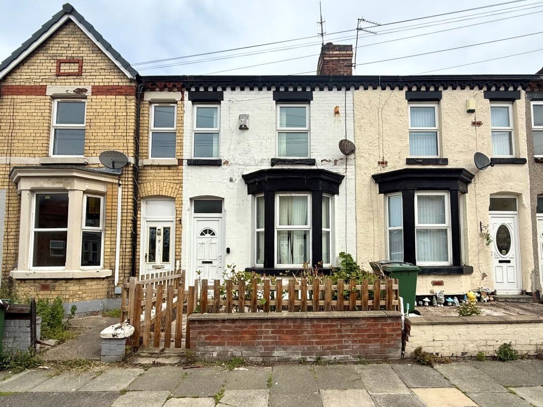 FOR SALE VIA ONLINE UNCONDITIONAL AUCTION - 2 Bedroom Mid Terrace Property