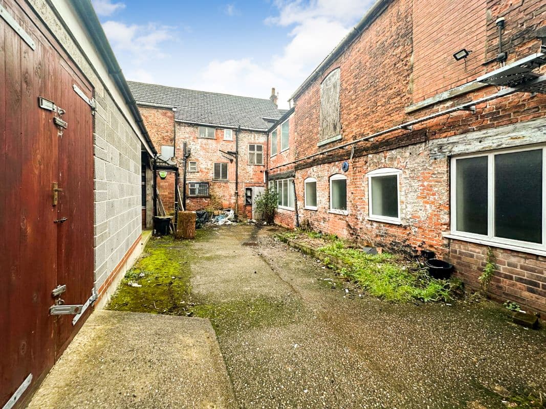 Access Courtyard for 84 & 86 Church Street, Gainsborough