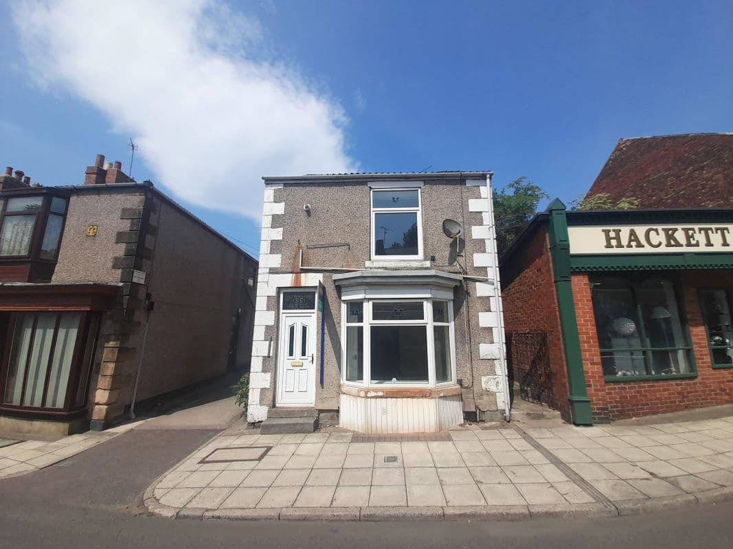 THREE-BEDROOM DETACHED HOUSE WITH GARAGE TO REAR FOR SALE BY ONLINE AUCTION