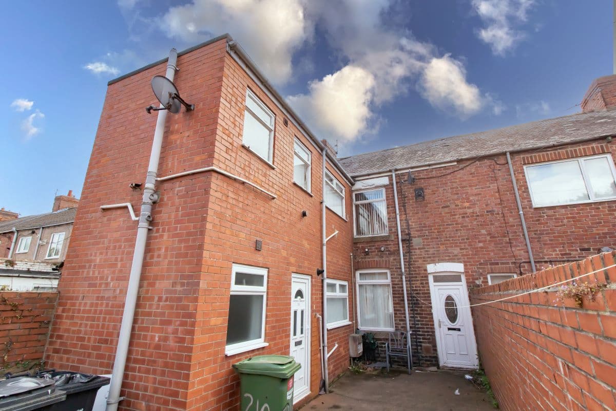 TWO BED FIRST FLOOR FLAT IN ASHINGTON!