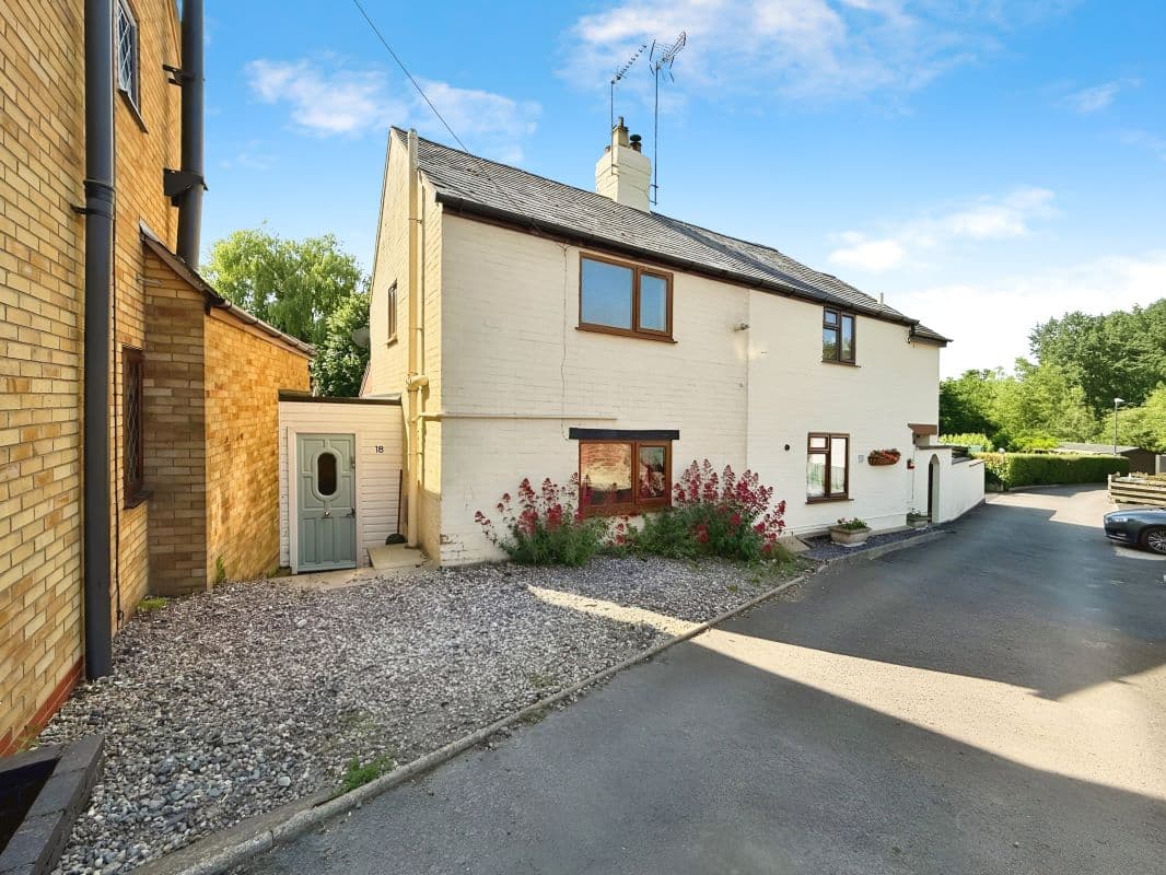Extended 2 Bedroom Semi Detached Cottage