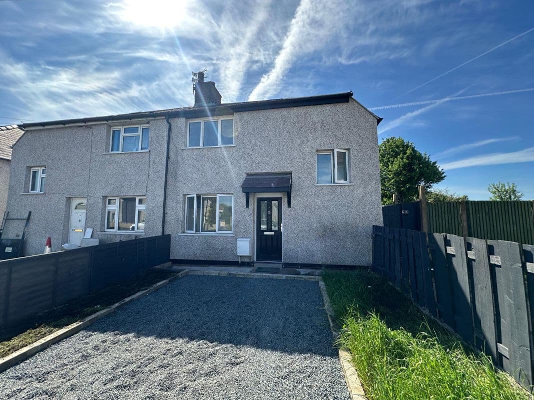 Refurbished 3 Bedroom Semi-Detached House