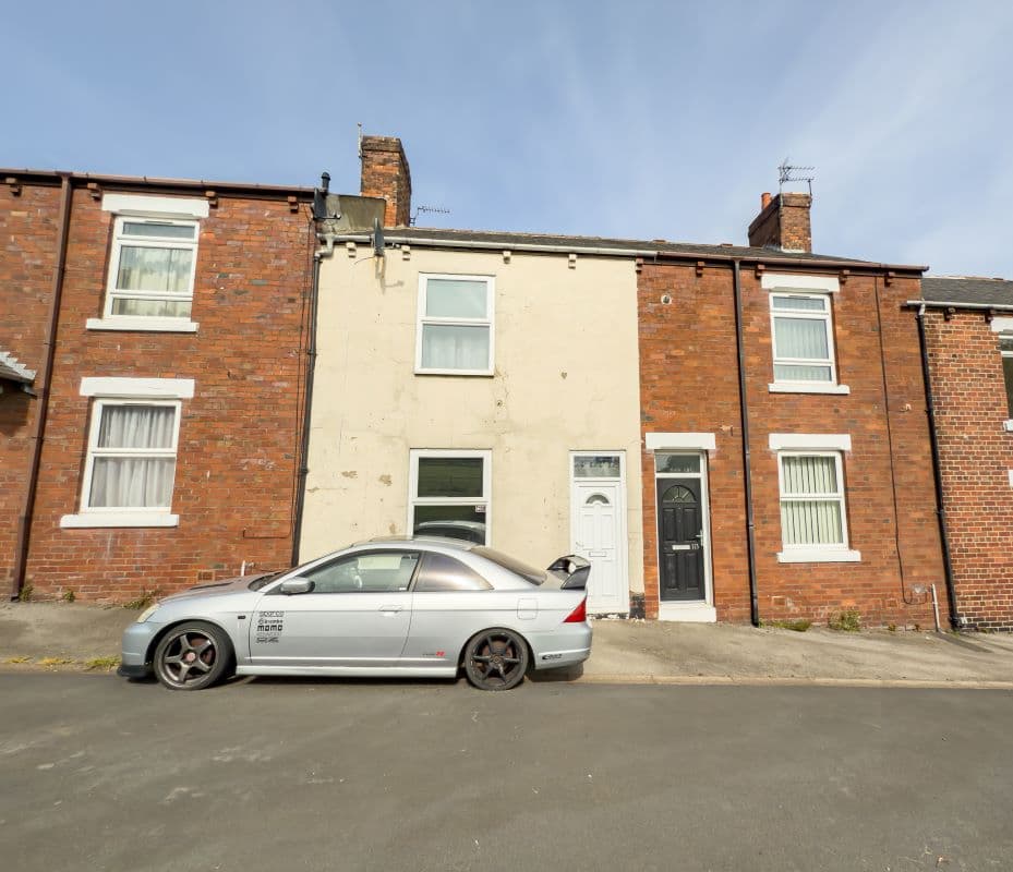 Mid Terrace House in Central Residential Area
