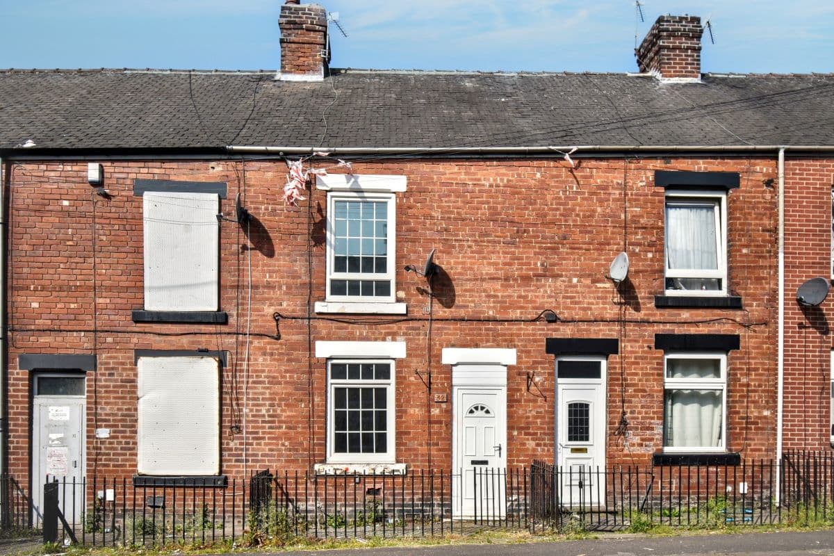 3 Bedroom Mid Terrace House Requiring Renovation