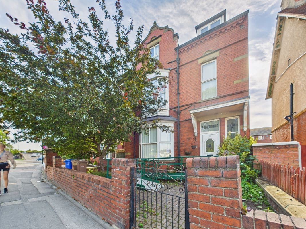 Seven Bedroom Detached House Requiring Refurbishment