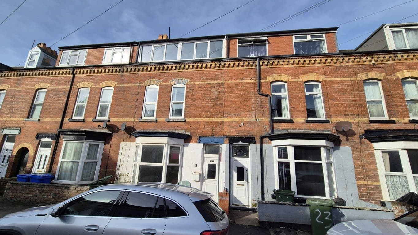 Five Bedroom Mid-Terrace House in Need of Some TLC