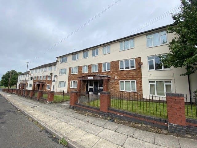 Leasehold First Floor Three Bedroom Flat in Need of Refurbishment