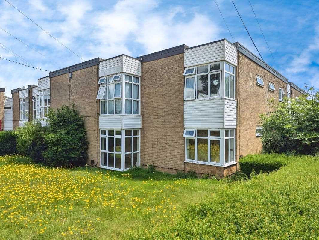 Studio Ground Floor Flat in a Purpose Built Complex