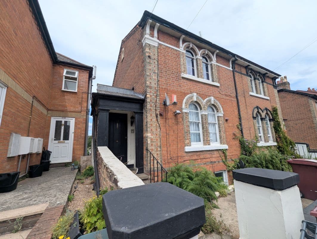 Two Bedroom Basement Flat in Reading