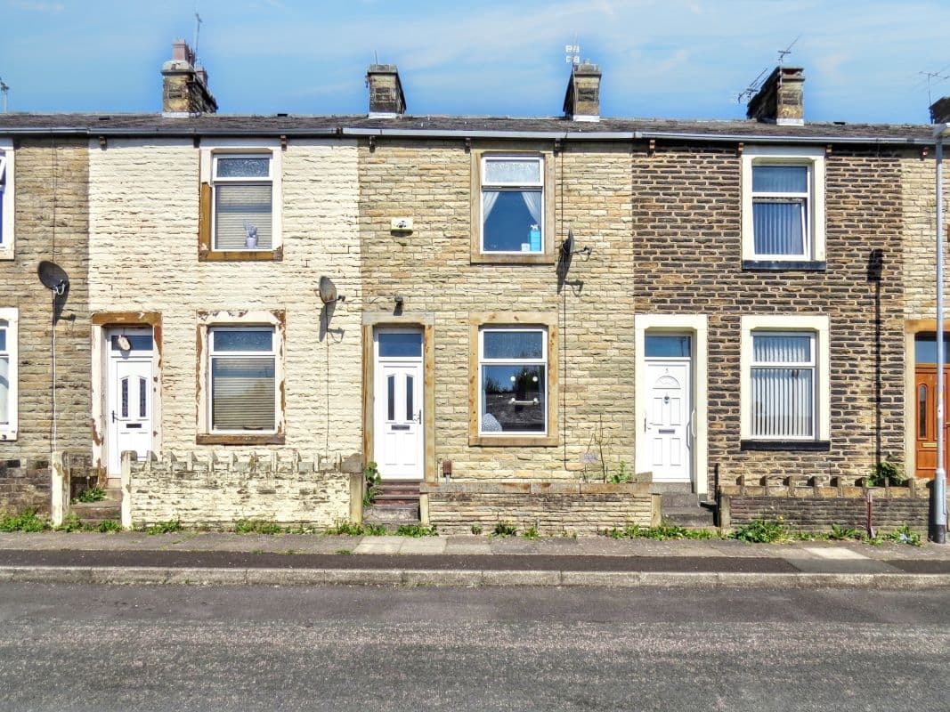 INVESTMENT OPPORTUNITY – 2 BED STONE BUILT MID TERRACE IN IGHTENHILL, BURNLEY