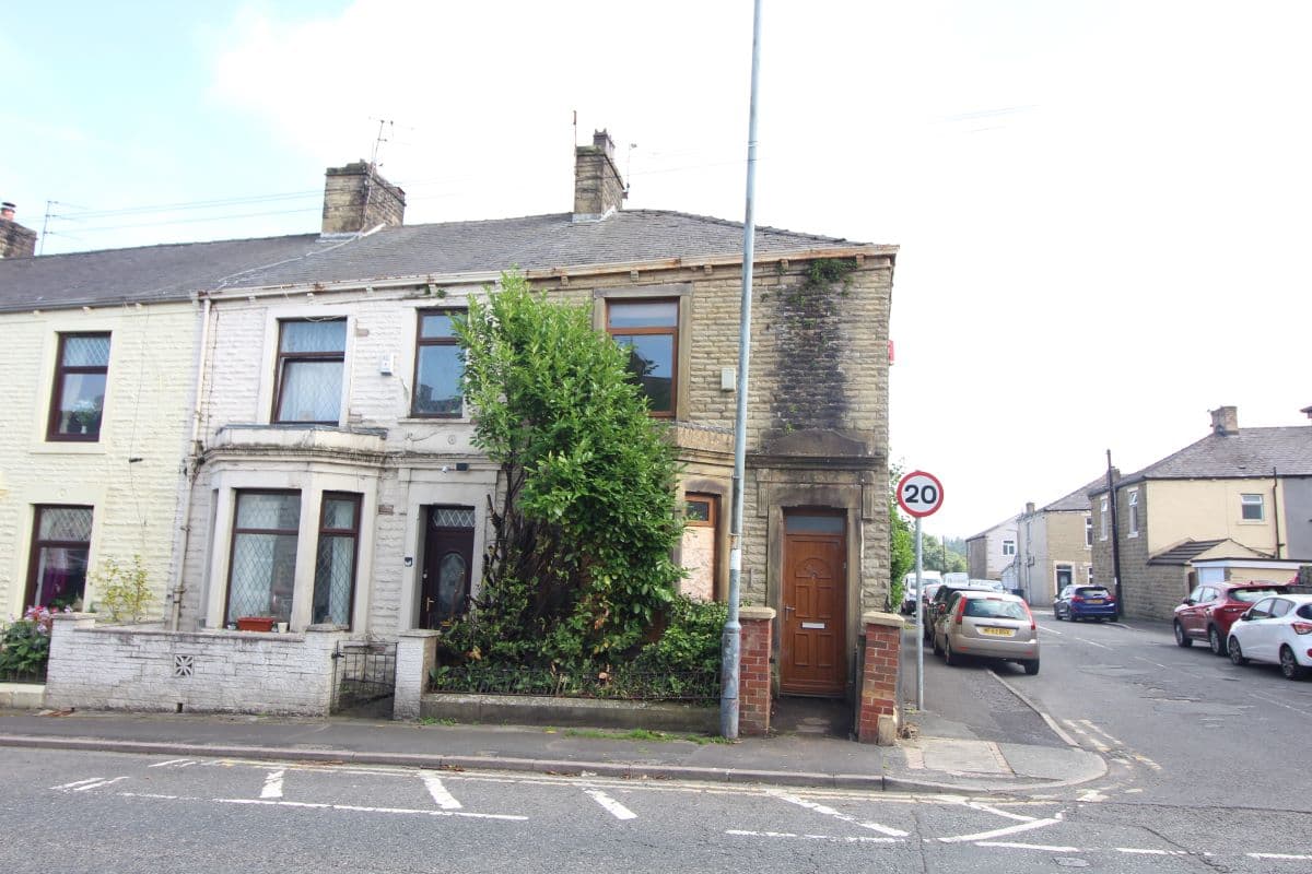 Vacant Leasehold End Terrace House