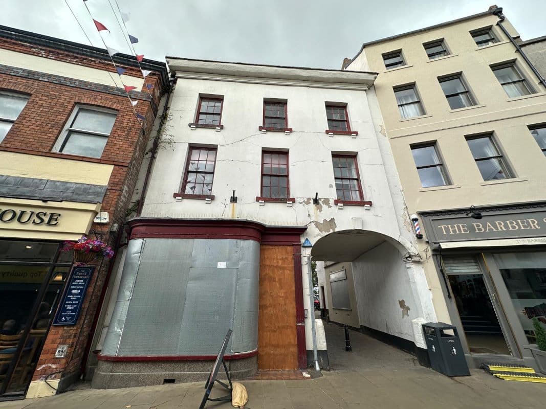 Substantial Grade II Listed Former Office Premises