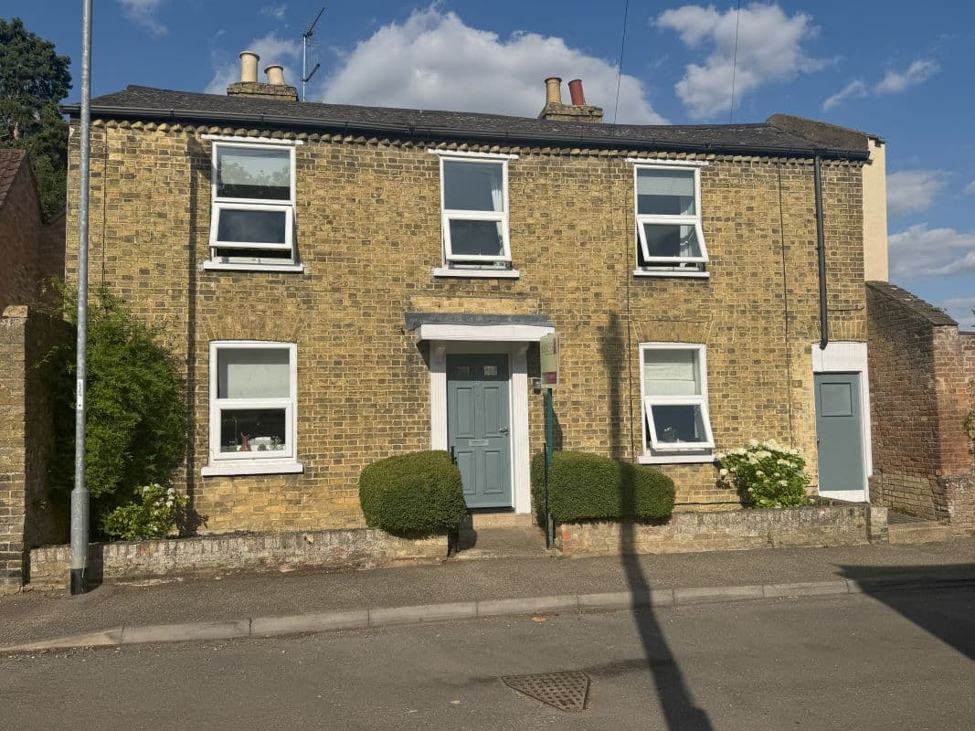Detached Three Bedroom House with Historic Charm