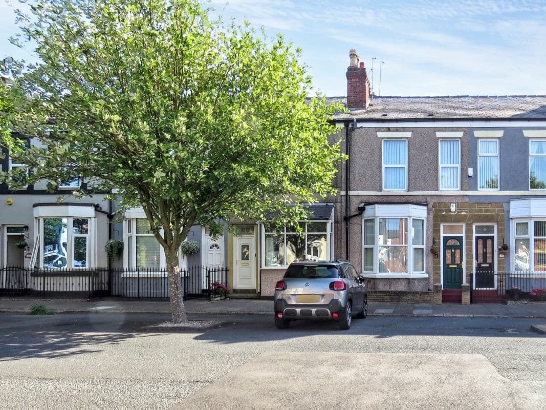 Substantial 4 Bedroom Mid Terrace House
