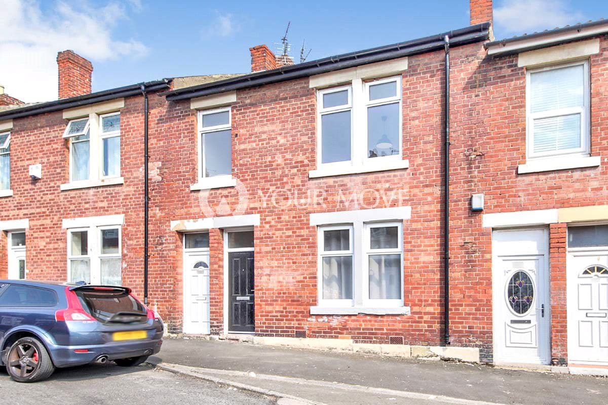 Two Bedroom Apartment. Let to well Established Tenant. Achieving £425pcm/£5100PA.