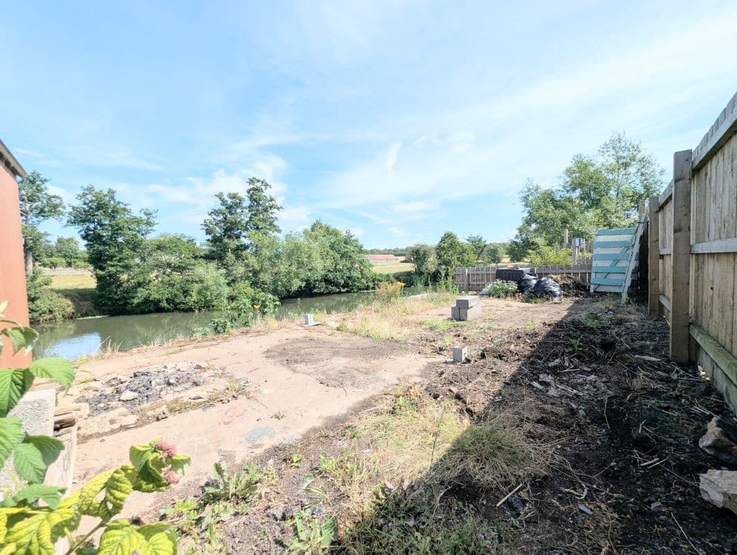 Freehold Mooring with Land in Keynsham