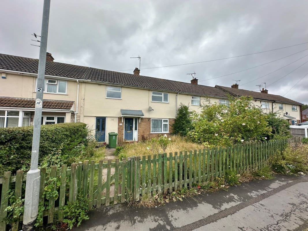 3 BED TOWN HOUSE FOR SALE BY AUCTION