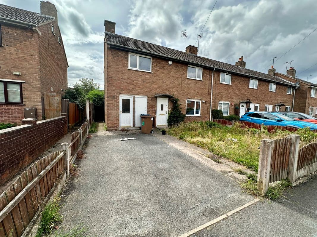 3 BED TOWN HOUSE FOR SALE BY AUCTION