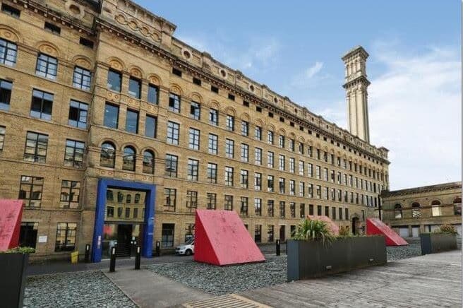 One-Bedroom Apartment in Grade II Listed Mill Conversion