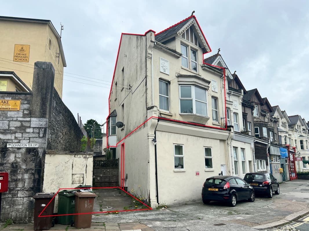 Vacant Three Bedroom Maisonette in Need of Renovation