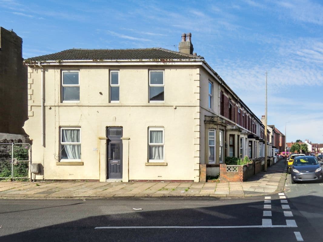 Versatile End of Terrace Property in Fleetwood