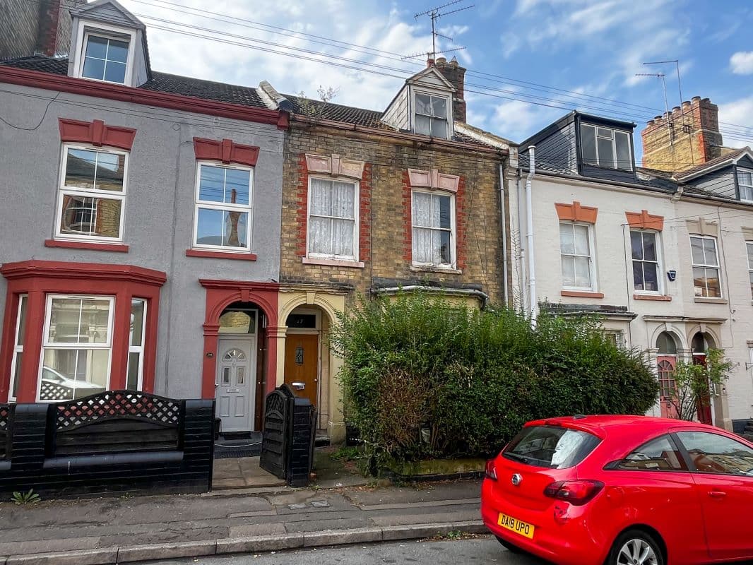 Substantial Five-Bedroom Home in Need of Refurbishment