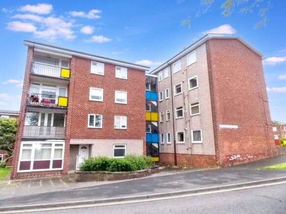 Three Bedroom Apartment in Wellington Court