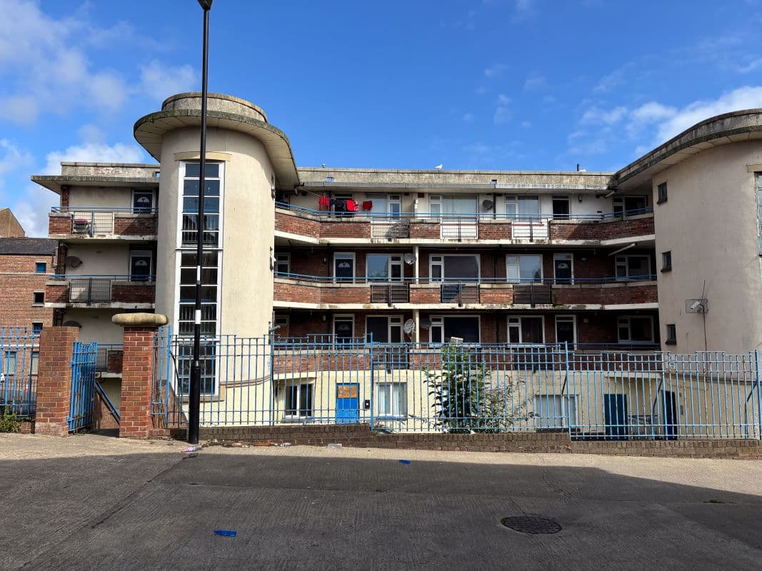 Vacant Three-Bedroom Flat in Need of Improvement