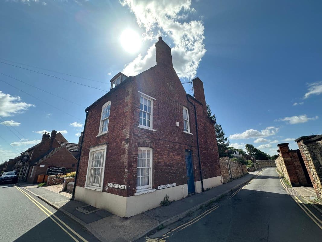 Grade II Listed Detached House in Need of Renovation