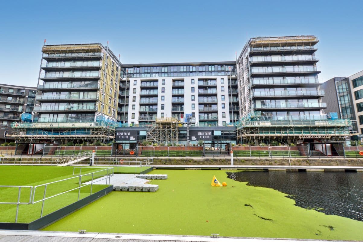 One-Bedroom Fourth Floor Flat near Leeds City Centre