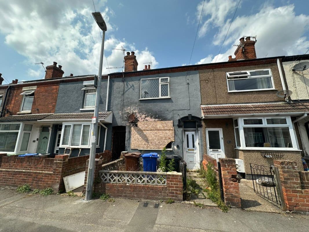 Online Auction of 2 Flats in Need of Renovation