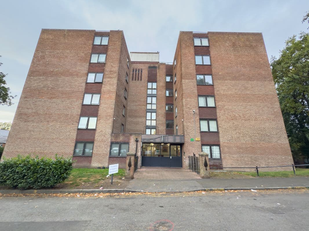 3 Bedroom Apartment for Sale via National Online Auction