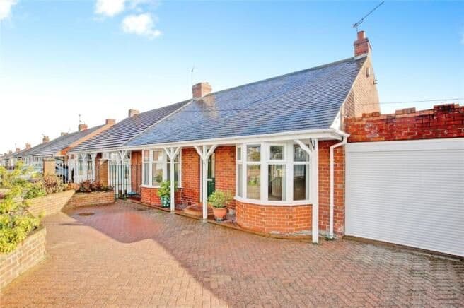 SPACIOUS FOUR BED DUTCH BUNGALOW – A RARE OPPORTUNITY NOT TO BE MISSED!